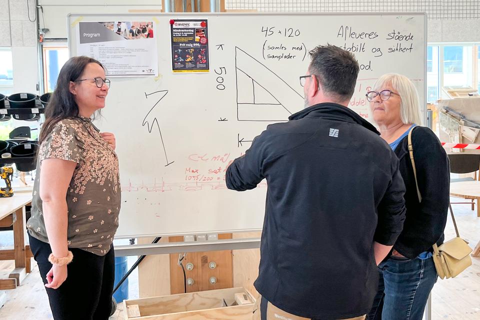 KLUMP er et partnerfællesskab mellem Aalborg Universitet, Nationalt Center for Udvikling af Matematikundervisning og Tradium gymnasium og erhvervsskole i Randers